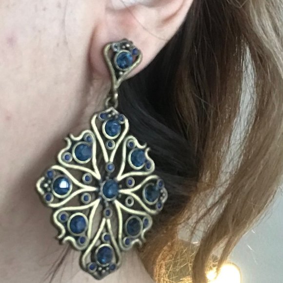 FREE WITH ANY PURCHASE ✨vintage EARRINGS - Picture 3 of 5